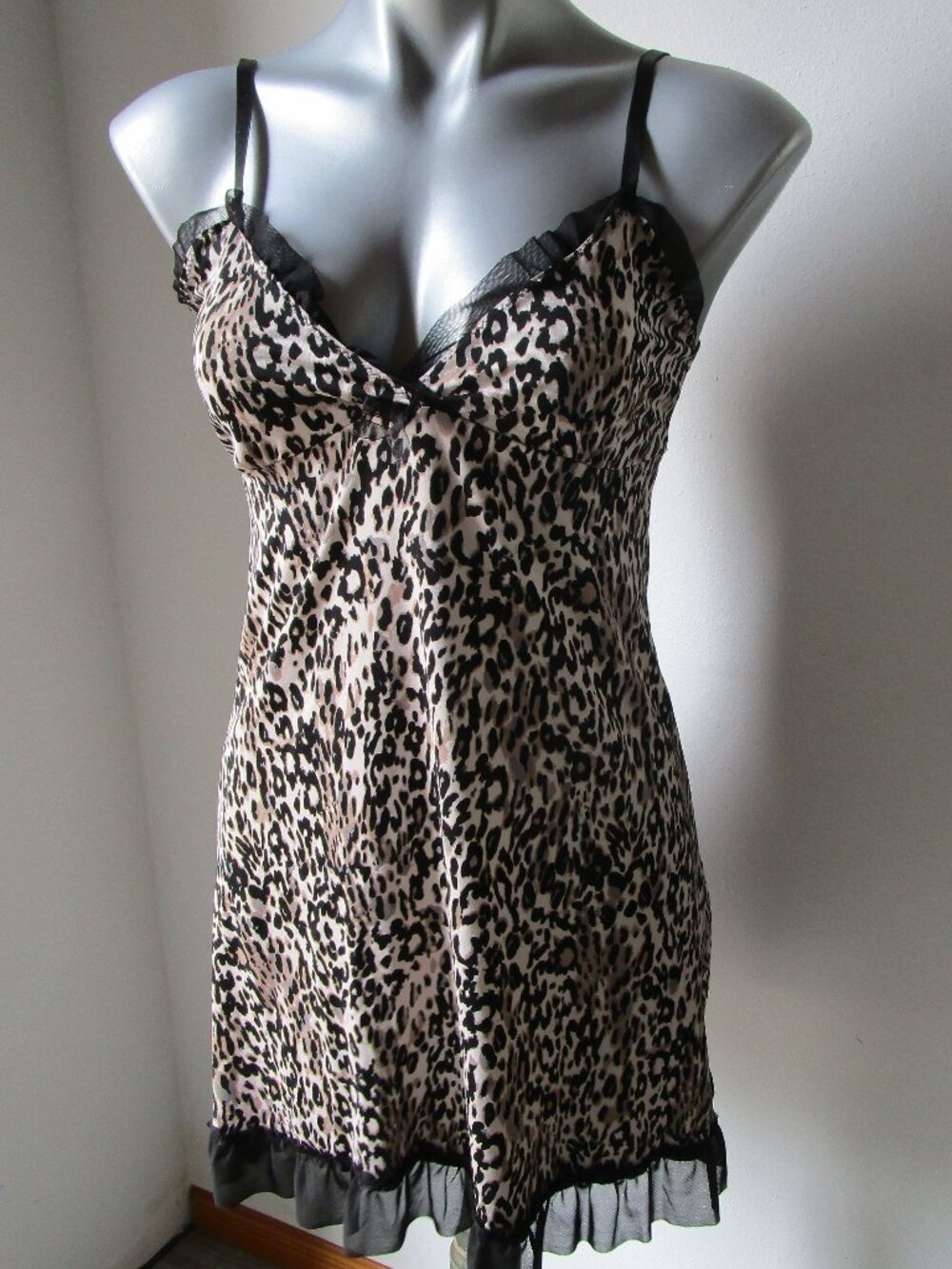 Marilyn Monroe slip dress teddy, Size M, leopard print mini w nylon trim, bow.
